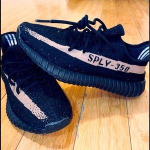 Yeezy boost 350 v2 cooper . I am selling them because they are too tight.
